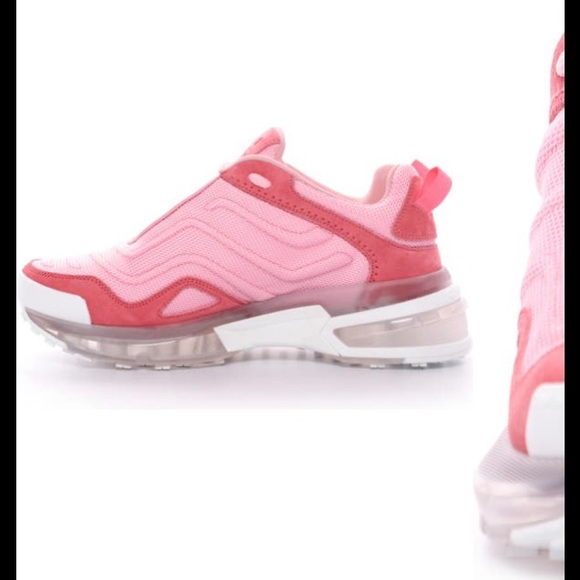 Givenchy Sneaker - Picture 2 of 6